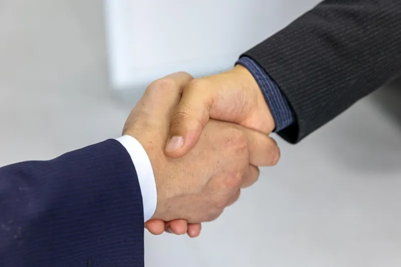 The Thirty-Minute Drive That Closes the Deal: Why Physical Proximity Still Wins Web Contracts